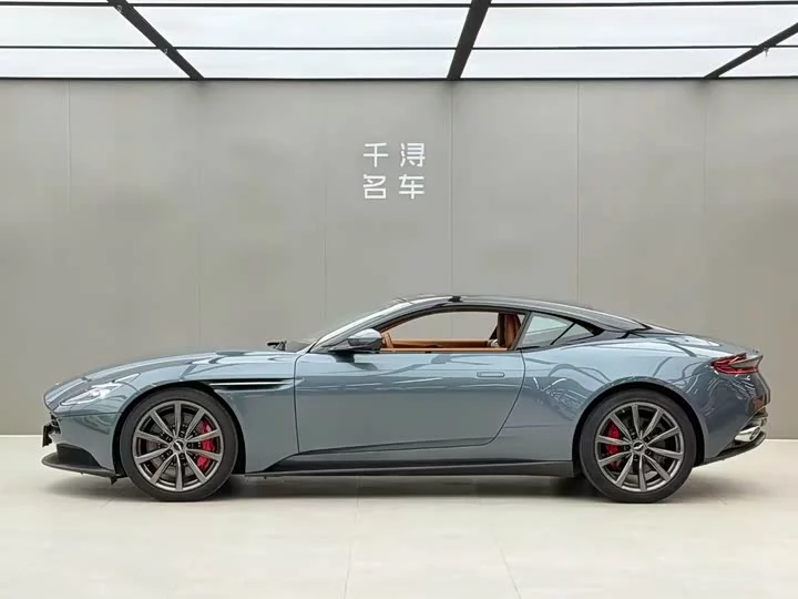 Aston Martin DB11