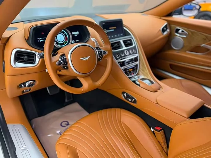 Aston Martin DB11