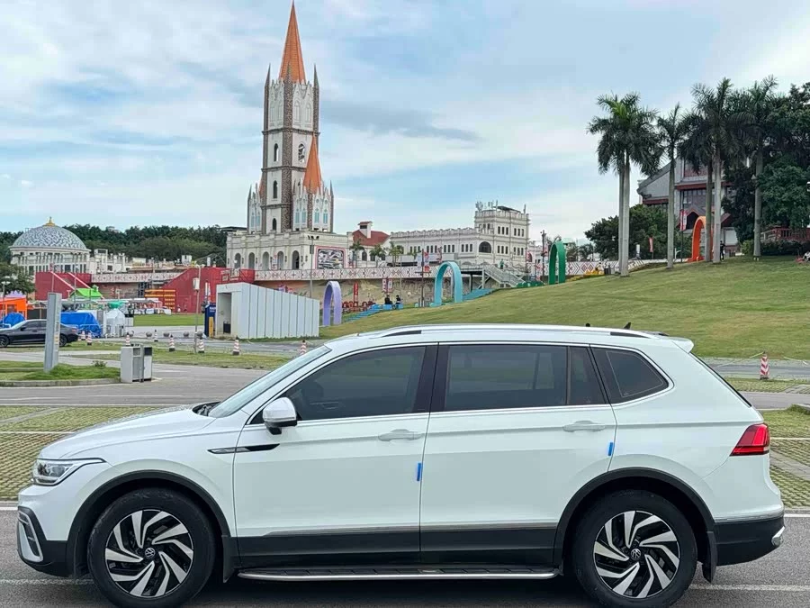 Volkswagen Tiguan L