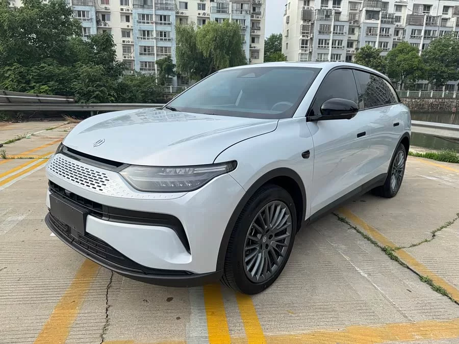Leapmotor C11