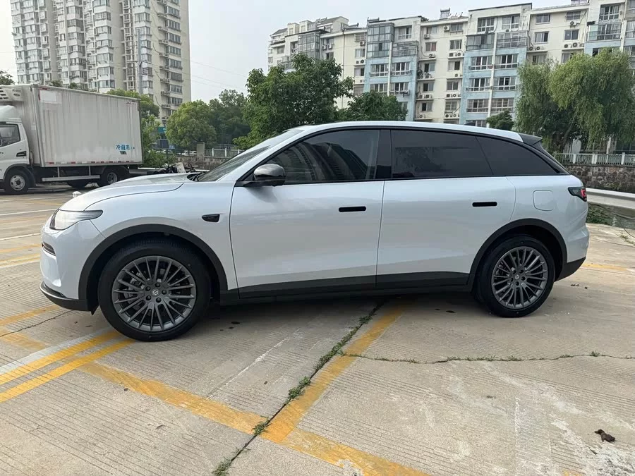 Leapmotor C11