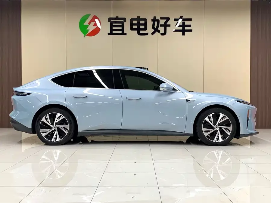 NIO ET5