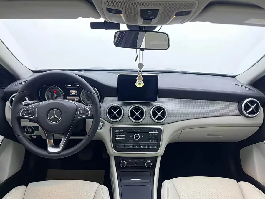 Mercedes Benz GLA
