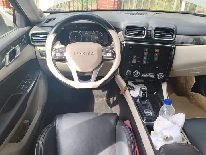 Lynk & Co 02
