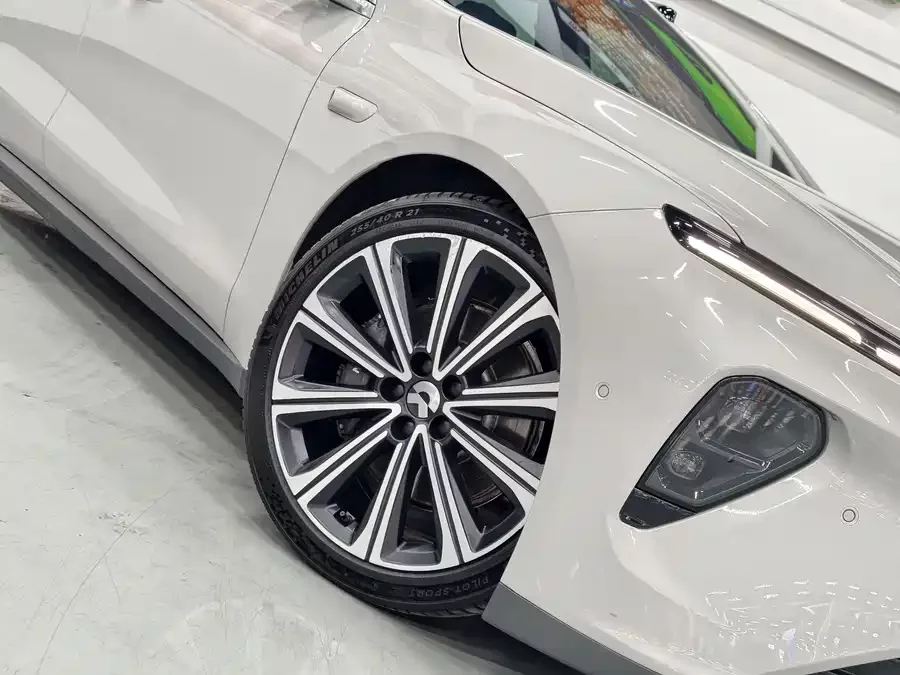NIO ET7