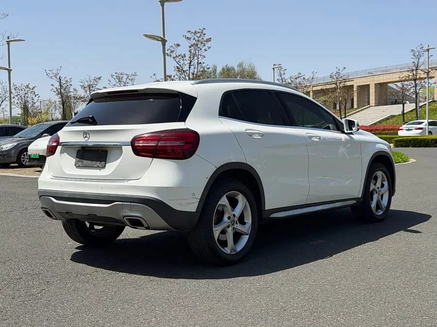 Mercedes Benz GLA