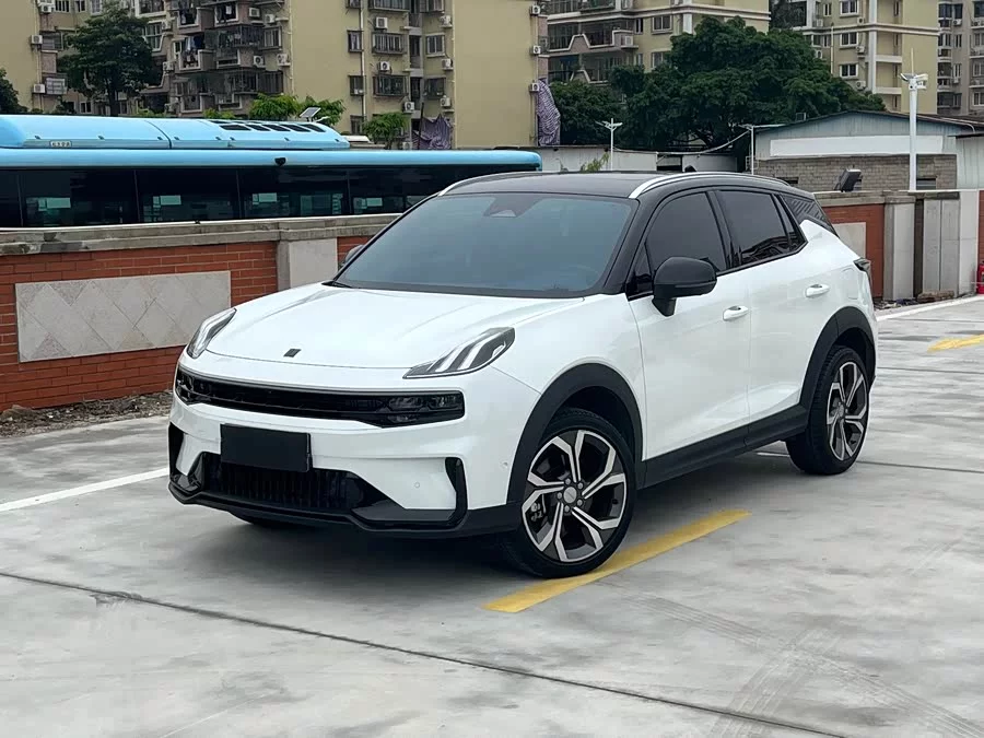 Lynk & Co 06