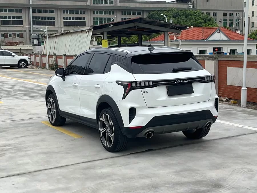 Lynk & Co 06