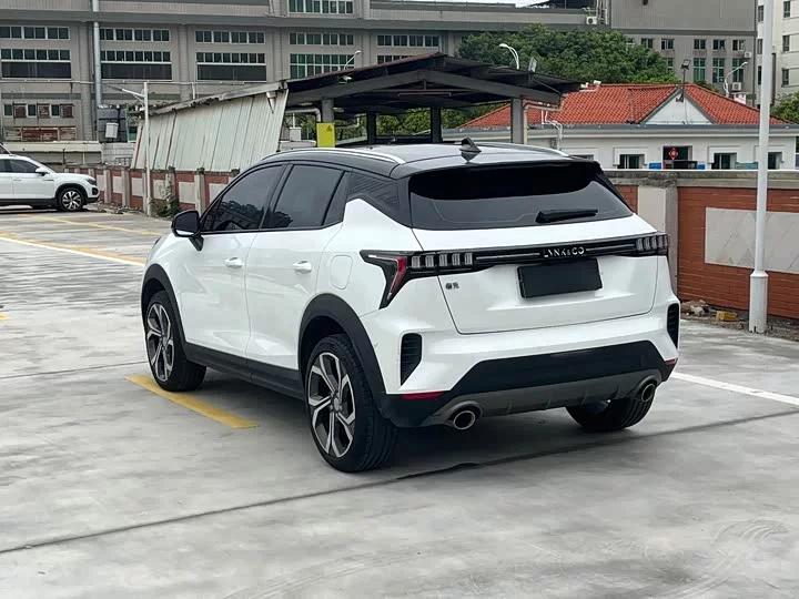 Lynk & Co 06