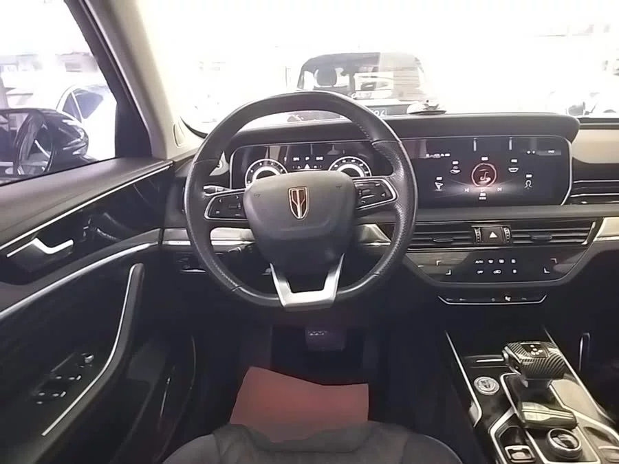 Hongqi HS5