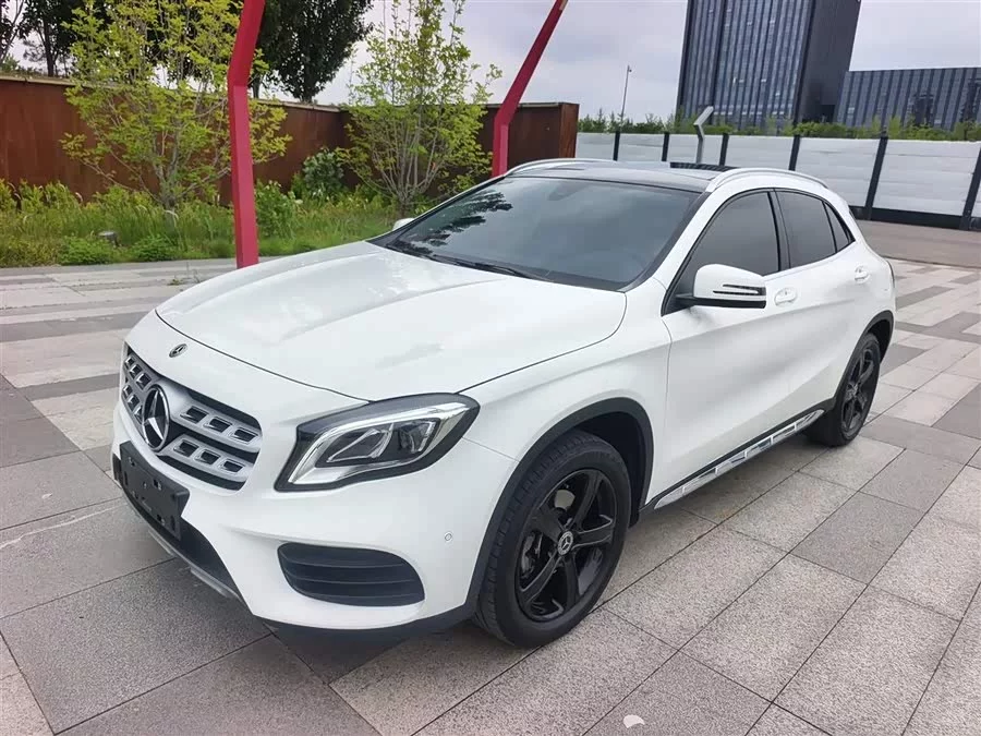 Mercedes Benz GLA