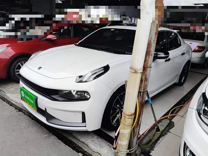 Lynk & Co 03
