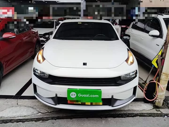 Lynk & Co 03