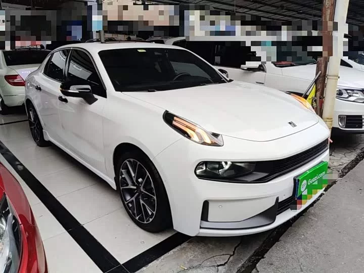 Lynk & Co 03