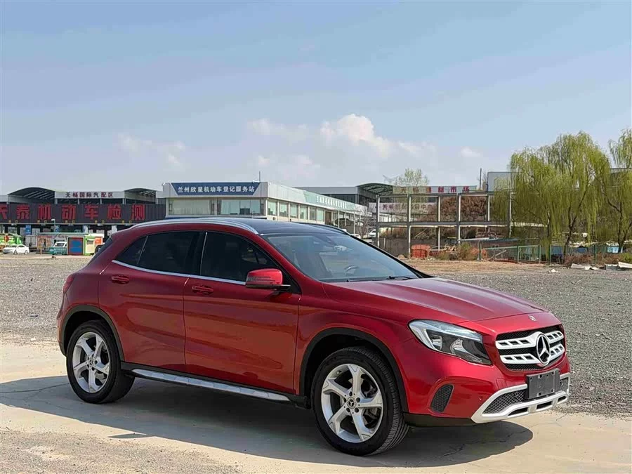 Mercedes Benz GLA