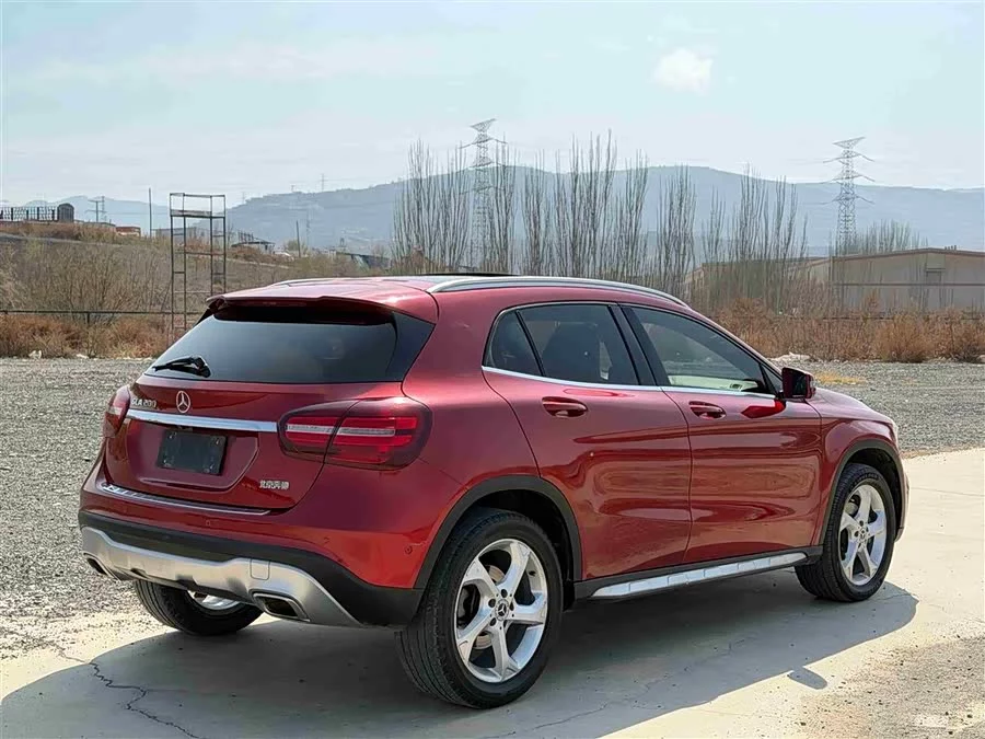 Mercedes Benz GLA