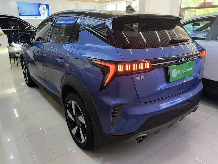 Lynk & Co 06