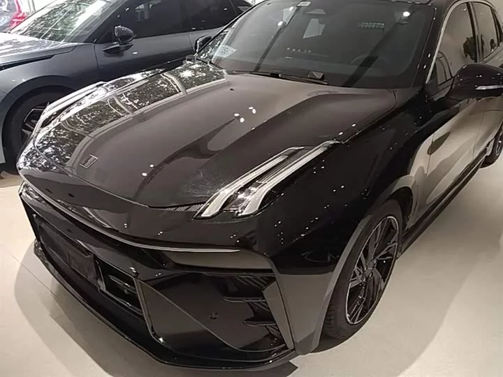 Lynk & Co 03