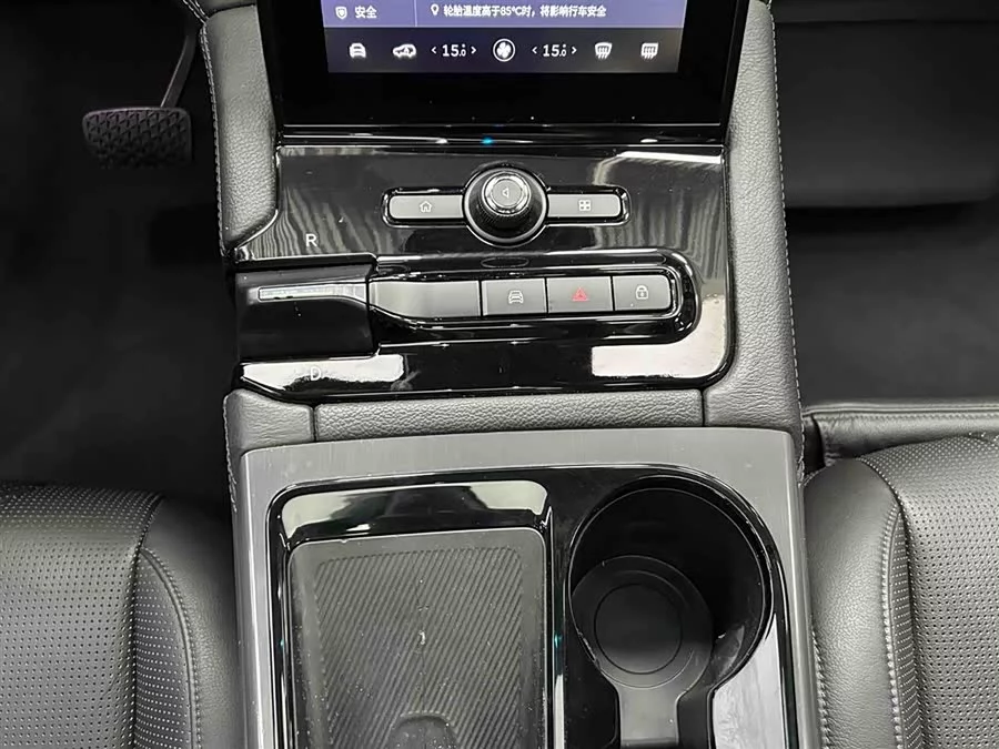 NIO ES8