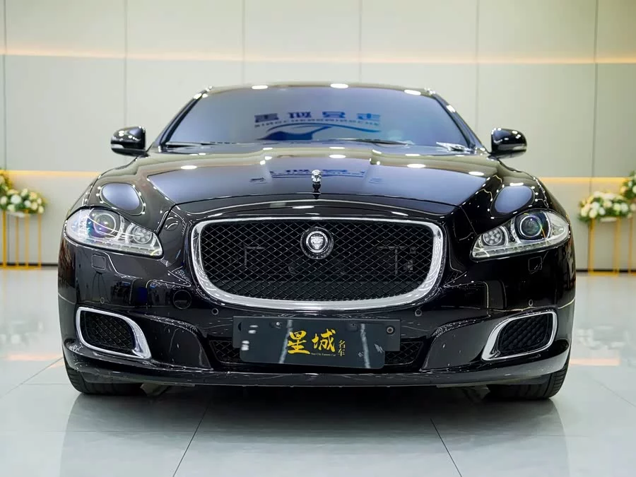 Jaguar XJ