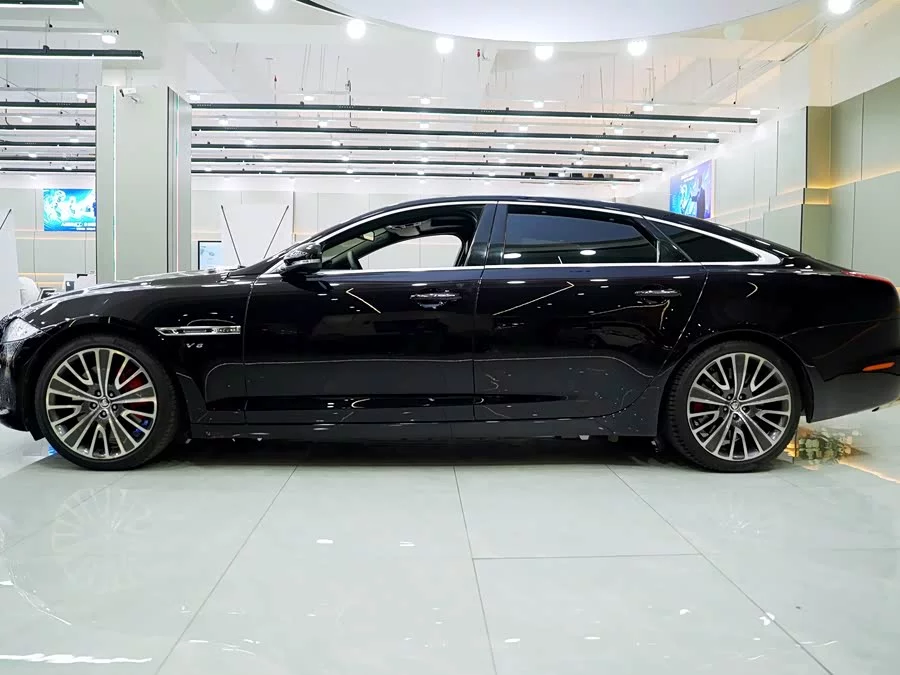 Jaguar XJ