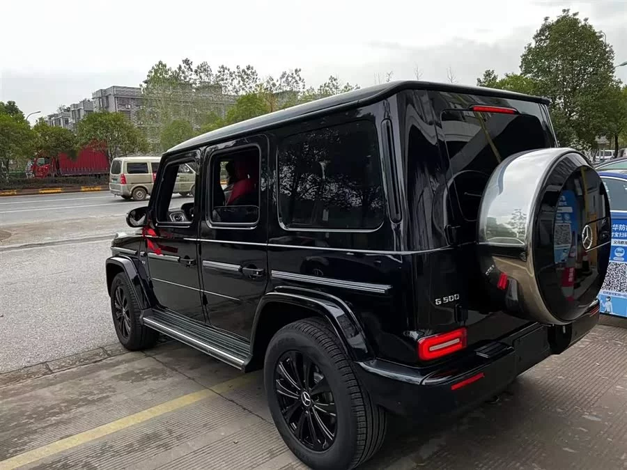 Mercedes Benz G-rated