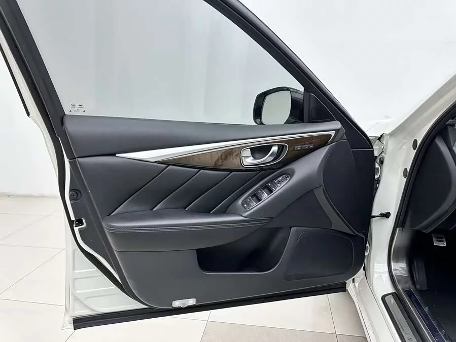 Infiniti Q50L