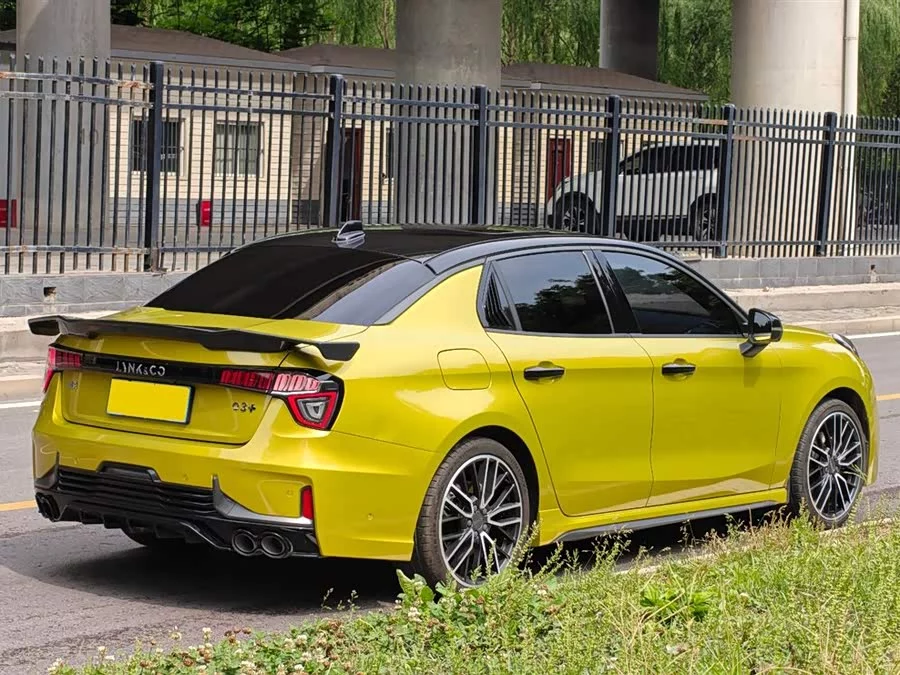 Lynk & Co 03