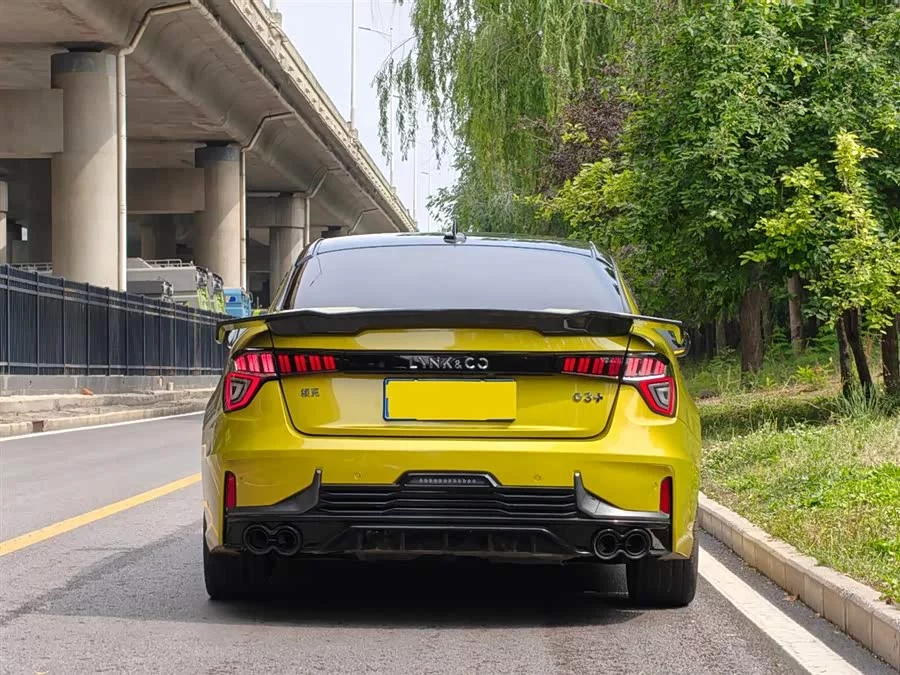 Lynk & Co 03