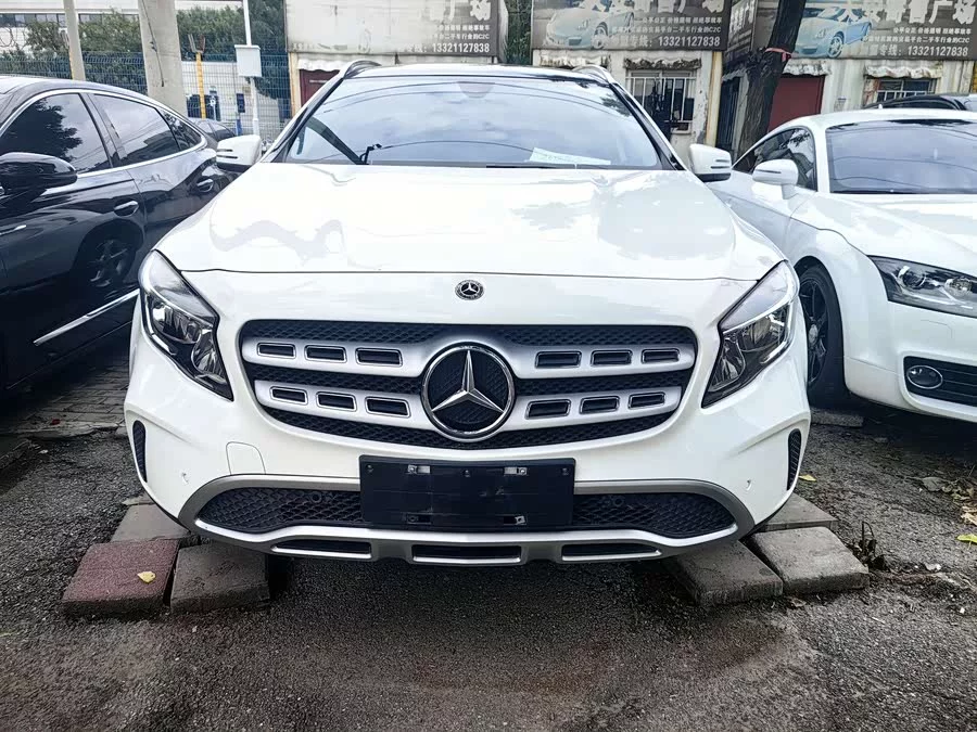 Mercedes Benz GLA