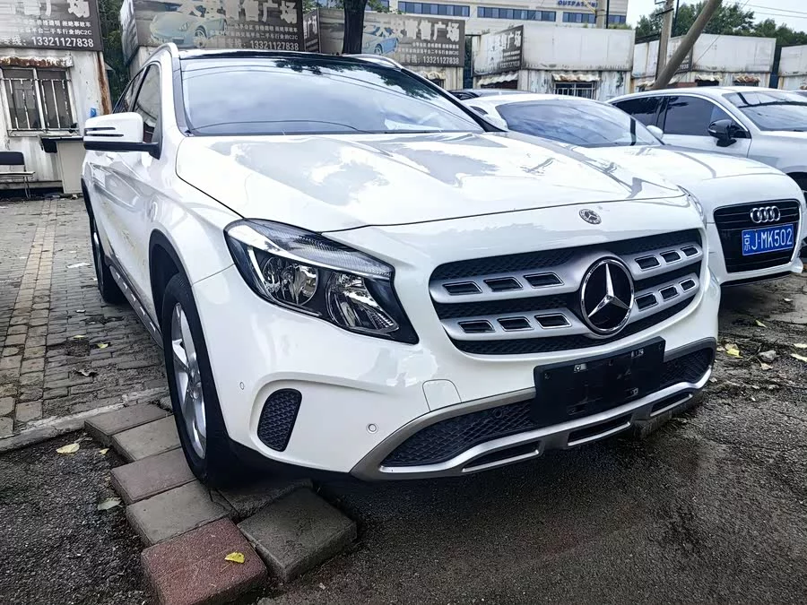 Mercedes Benz GLA