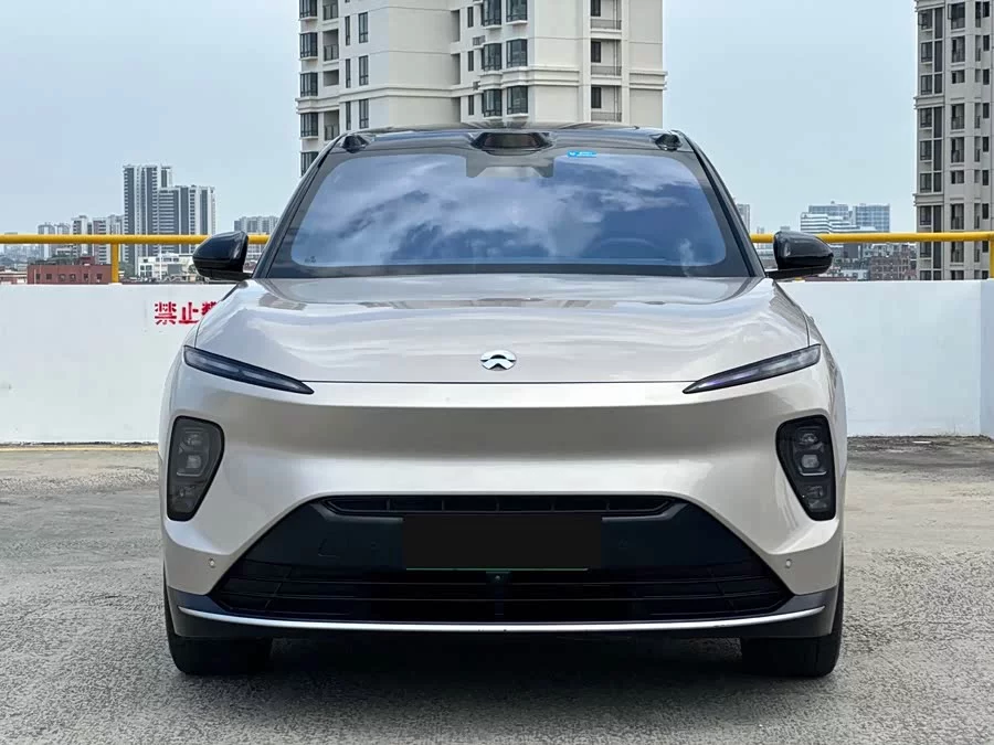 NIO ES8