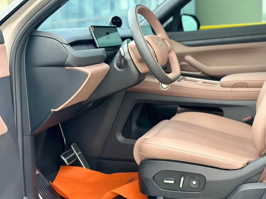 NIO ES8