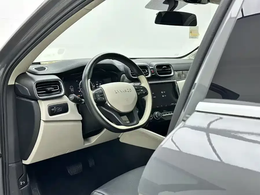 Lynk & Co 02