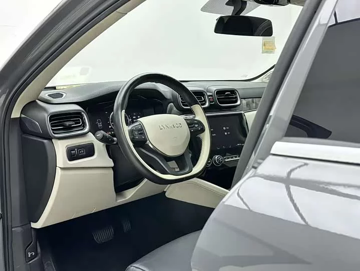 Lynk & Co 02