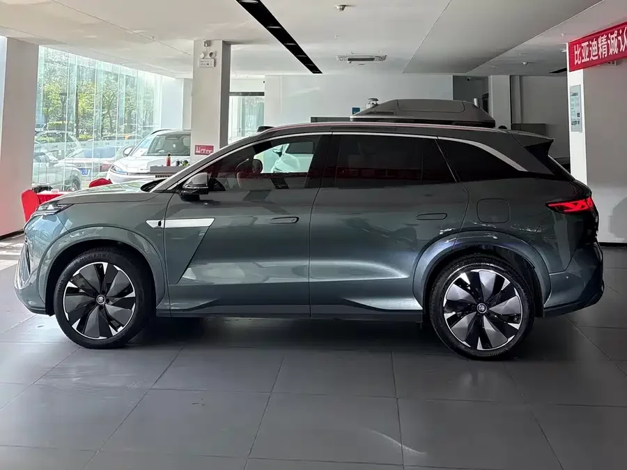 BYD Tang L