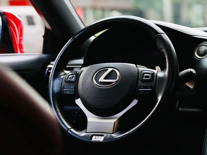 Lexus IS