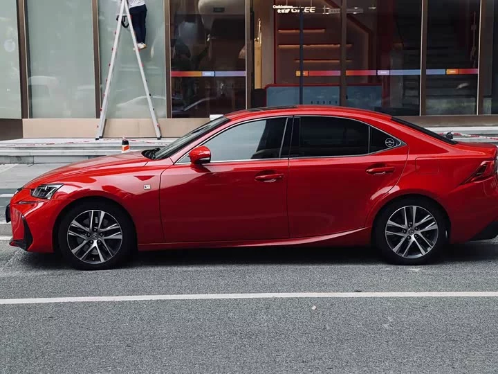 Lexus IS