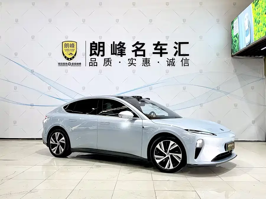 NIO ET5