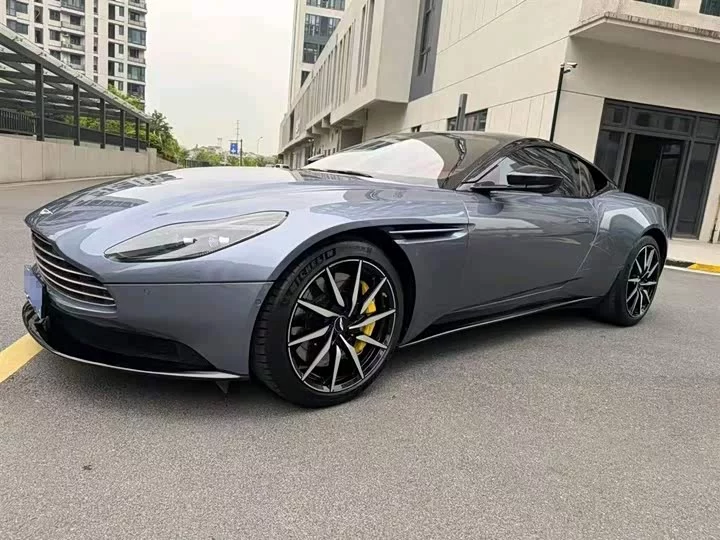 Aston Martin DB11