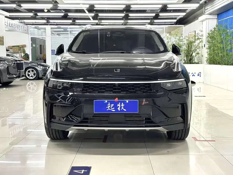 Lynk & Co 01
