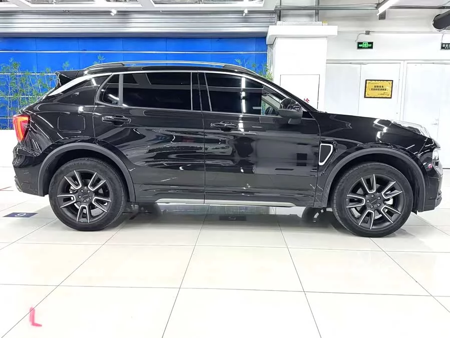 Lynk & Co 01
