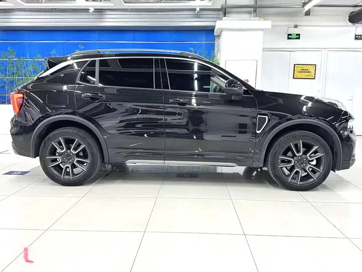 Lynk & Co 01