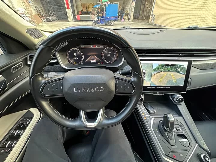 Lynk & Co 05