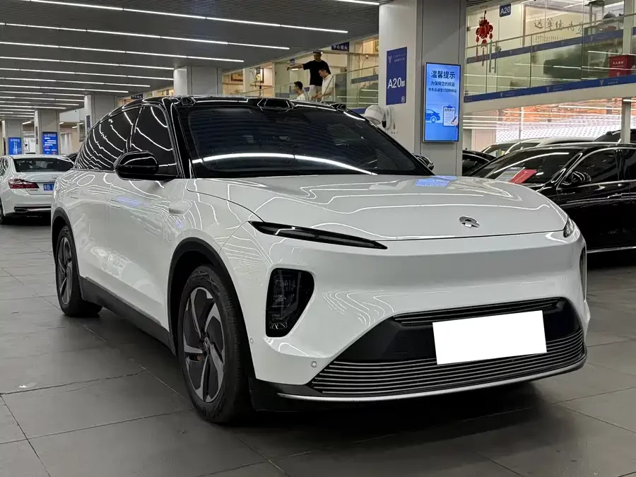 NIO ES8