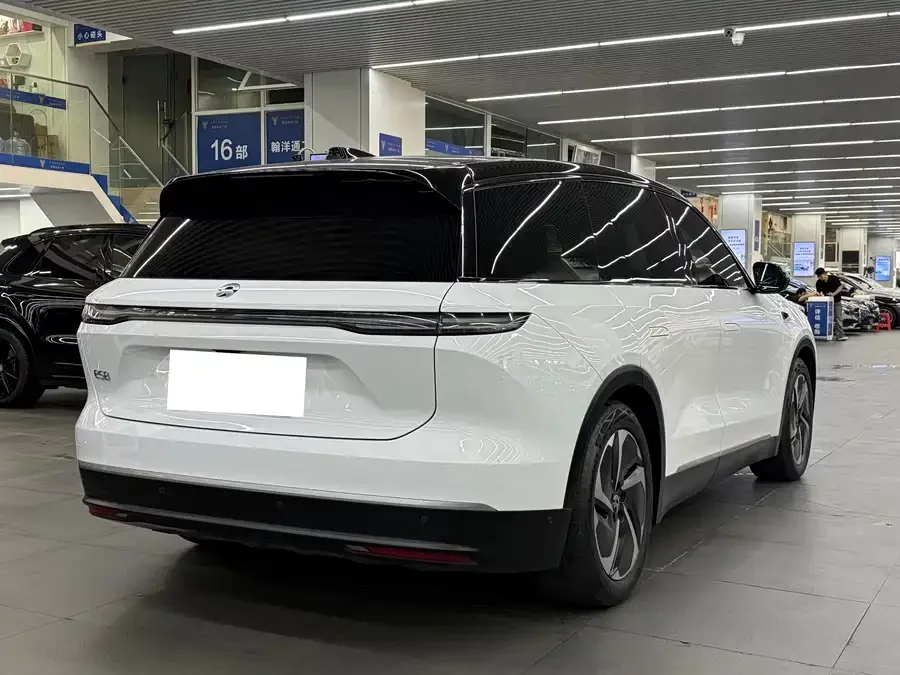 NIO ES8