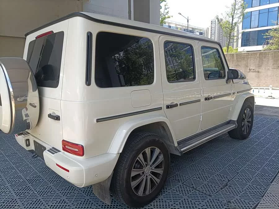 Mercedes Benz G-rated