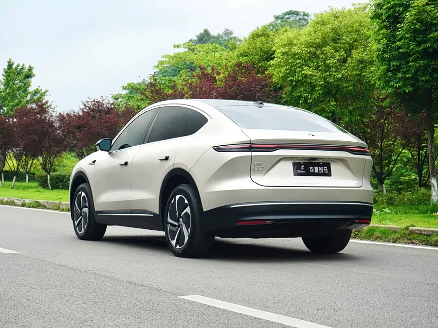 NIO EC7