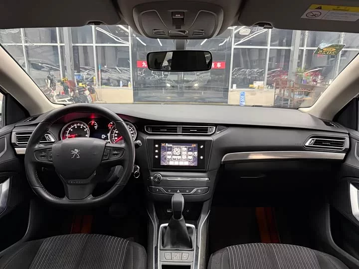 Peugeot 408