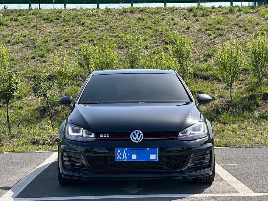 Volkswagen Golf GTI